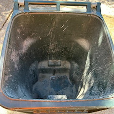 Top-Quality-Trash-Can-Cleaning-Service-in-Wentzville-Mo 0